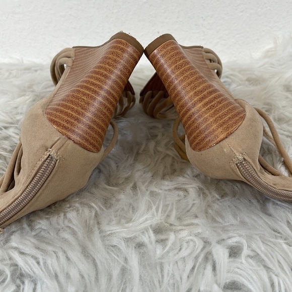 LULUS Pure Instinct Nude Suede Caged Wedges Size 9 New - Picture 10 of 13